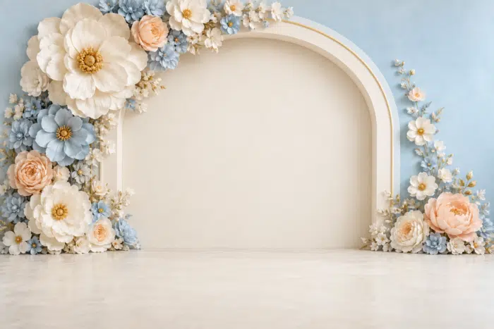خلفية قوس الزهور بالحافة الذهبية#4924 – Floral Arch with Gold Trim خلفية قوس الزهور بالحافة الذهبية: قوس كريمي بخط ذهبي رفيع على جدار سماوي وزهور كريمية وسماوية وخوخية حول الجانبين